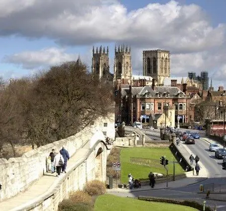 Ay Come Inn York